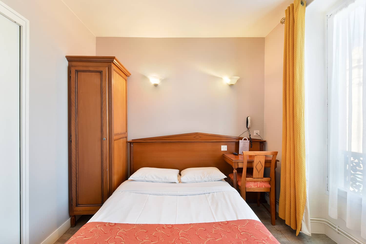 Single room at the New Hotel Paris Business hotel in Paris